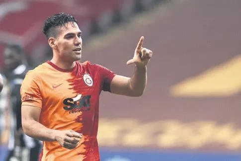 galatasaray-baskani-burak-elmastan-genel-kurula-carpici-aciklamalar-1648337231526.jpeg Galatasaray Başkanı Burak Elmas'tan Genel Kurul'a çarpıcı açıklamalar-9