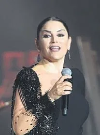 hande-yener-ve-serdar-ortac-performanslariyla-kurucesmeyi-salladi-1632174675838.jpeg Hande Yener ve Serdar Ortaç performanslarıyla Kuruçeşme'yi salladı!-3