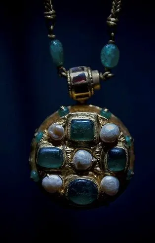 Zenginler İstanbul'a mücevher almaya geliyor!