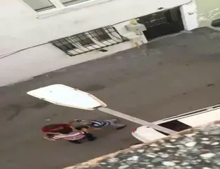 Çocuklar dehşeti yaşadı! Önce dövdü sonra bıçakla kovaladı