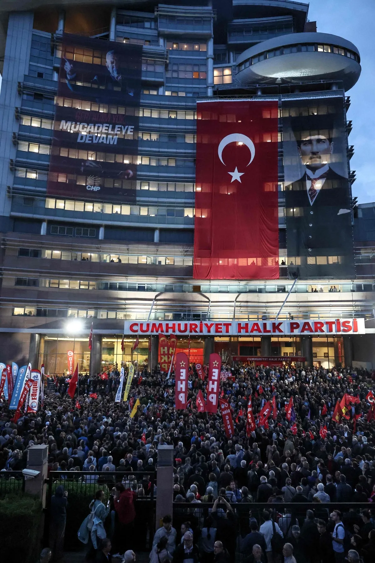 1779498516259.jpeg Özgür Özel yönetimi hükümsüz, Kılıçdaroğlu ipleri alıyor: Bundan sonra CHP'ye ne olacak?-6