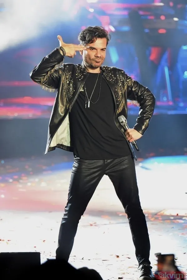 Kenan Doğulu’yu hayranı sarıp sarmaladı! Gören inanamadı! Beren Saat o anları gülerek izledi “İlk defa başıma böyle bir şey geliyor” - 3