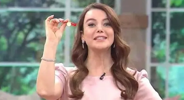 23-eylul-cuma-gelinim-mutfakta-haftanin-birincisi-kim-oldu-altin-bilezigi-kim-kazandi-23-eylul-bugun-gelinim-m-1663933427874.jpg 23 Eylül Cuma Gelinim Mutfakta haftanın birincisi kim oldu, altın bileziği kim kazandı? 23 Eylül bugün Gelinim Mutfakta kazananı...-4