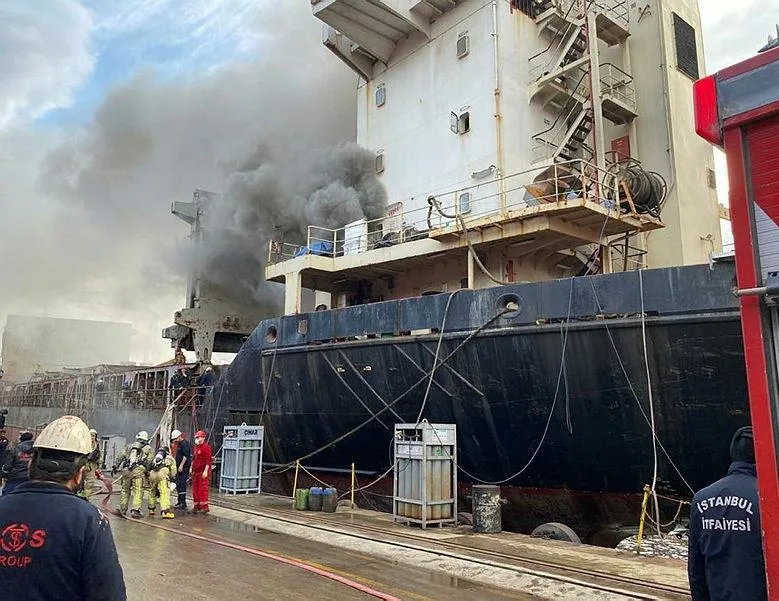 Tuzla’da tersanedeki gemide yangın