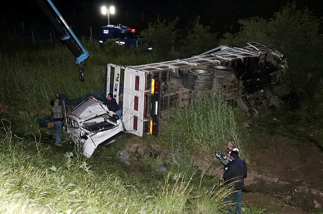 İzmir'de feci kaza! Şarampole yuvarlandı
