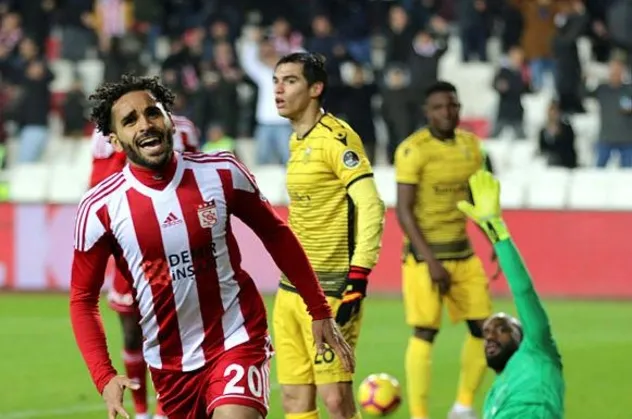 Sivasspor ilk yarıda işi bitirdi!