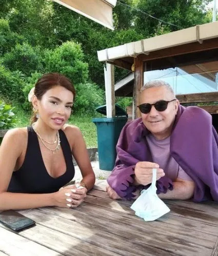 Mehmet Ali Erbil saç baş yolacak yok böyle pozlar! Mehmet Ali Erbil'in 28 yaşındaki sevgilisinin bikinili pozları fena-2