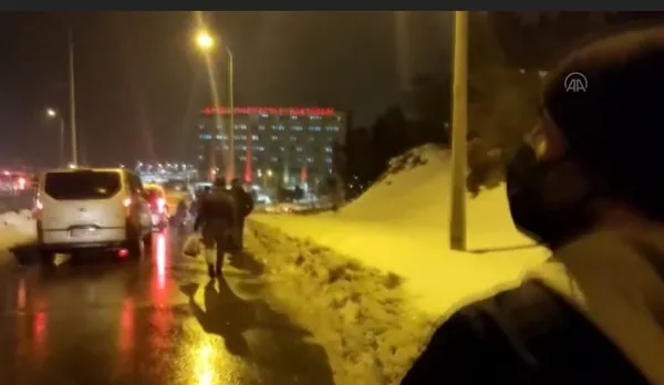 İstanbulluların İETT şoförleri ile bitmeyen imtihanı! 'Yol kapalı' diyerek yolcuları otoyolda indirdi!-3