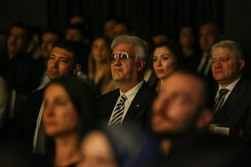 devlet-tiyatrolari-broadway-sahnesine-cikmaya-hazirlaniyor-1779275740710.jpg Broadway’e Türk imzası: Tamer Karadağlı'dan Devlet Tiyatroları ABD yolcusu duyurusu-5