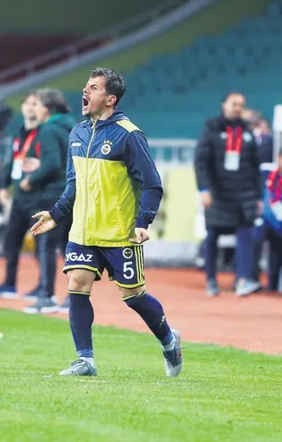 Fenerbahçe'de Emre Belözoğlu 1 yıl daha devam edebilir