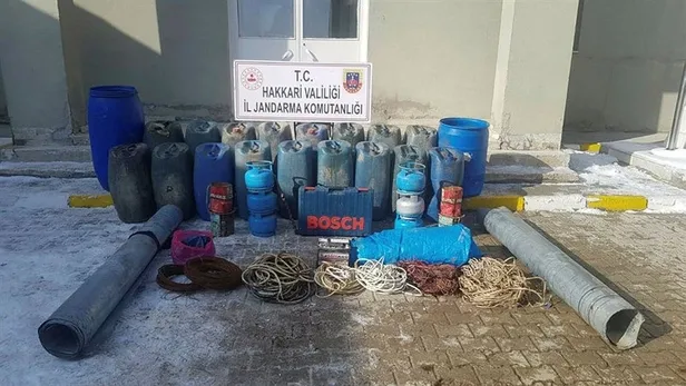 hakkaride-pkkli-kalleslere-ait-patlayici-ve-muhimmat-ele-gecirildi-1606930359291.jpeg
