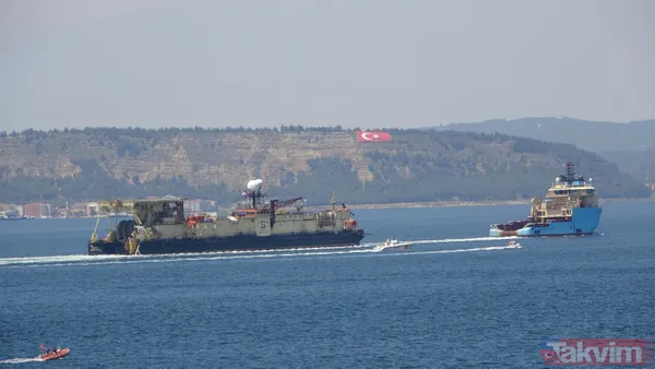 Karadeniz gazını karaya çıkarmak için deniz tabanına boruları yerleştirecek 'Castoro 10' gemisi Çanakkale Boğazı'ndan geçti - 7
