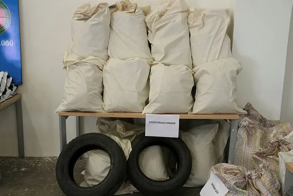 Son dakika: Kapıkule ve Hamzabeyli'de 4,5 milyon liralık uyuşturucu ele geçirildi-4