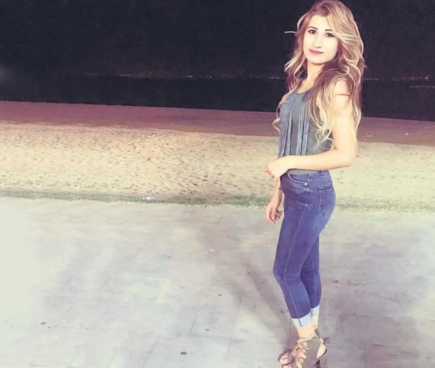 Sırlarıyla gitti