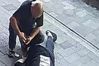 Muğla'da akılalmaz olay! Bayılan gence yaklaşıp cüzdanını çaldı