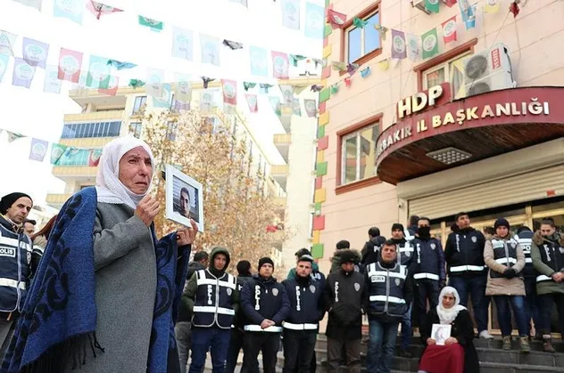 Diyarbakır anneleri HDP'lilere tepki gösterdi: HDP Kürtlerin düşmanı