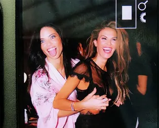 Adriana’dan Türk mankene taciz gibi şaka!