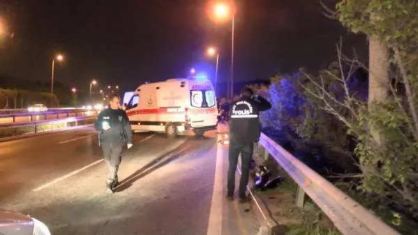 Ümraniye'de feci kaza! Bariyere vurduktan sonra TIR'a çarpan motosikletin sürücüsü hayatını kaybetti-5