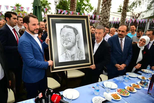 Bakan Berat Albayrak formayı giydi Trabzonlu gençlerle bir araya geldi-4