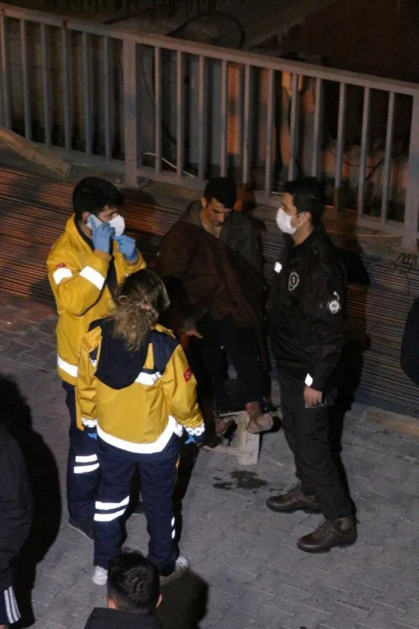 Gece yarısı facianın eşiğinden dönüldü! İşçilerinin kaldığı konteynerlerde yangın: 4 işçi son anda kurtuldu-5