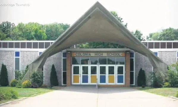 kiz-arkadasinin-ayriligini-yediremeyen-takintili-adam-genc-kadinin-luks-cipine-rujla-saldirdi-1650233449771.jpeg Kız arkadaşının ayrılığını yediremeyen takıntılı adam genç kadının lüks cipine rujla saldırdı-2