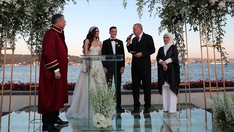 mesut-ozil-kimdir-kac-yasinda-nereli-yeni-mkyk-uyesi-mesut-ozil-evli-mi-esi-kimdir-1740301721610.jpg