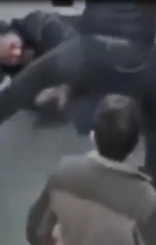 Eşini darbettiği sanılan adam linç edildi