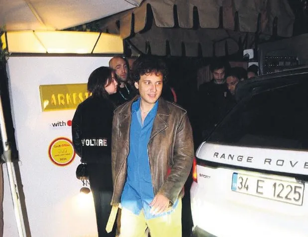 Koşar adım arabaya