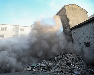 İstanbul depremi sonrası Balatta binanın yıkılma anı kamerada