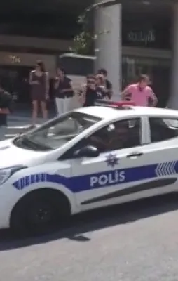 Alman Konsolosluğu önünde şüpheli paket alarmı!