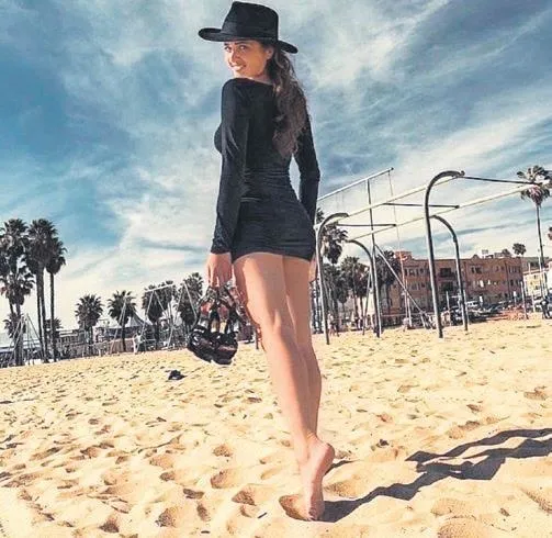 dunya-devi-bir-moda-markasi-aleyna-tilkiyi-secti-en-guzel-fotomodel-aleyna-1647122362176.jpeg Dünya devi bir moda markası Aleyna Tilki'yi seçti! “En güzel fotomodel Aleyna”-7