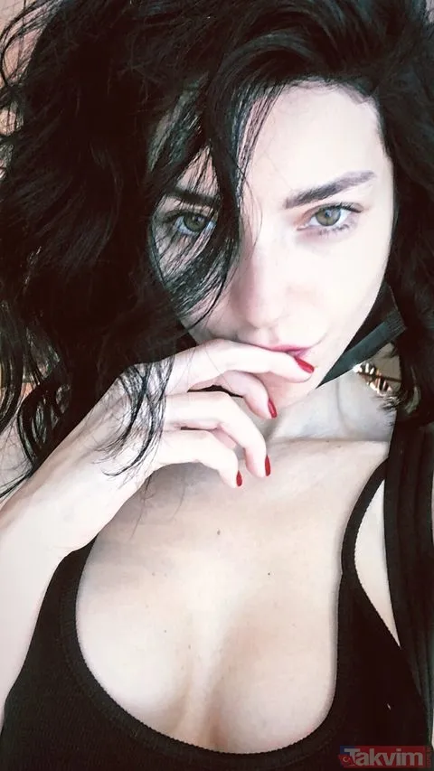 Merve Boluğur sınır tanımadı sütyensiz pozuyla olay oldu! Cüretkar paylaşımı sosyal medyaya bomba gibi düştü - 19