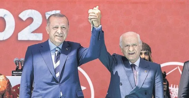 MHP Genel Başkanı Devlet Bahçeli, Başkan Recep Tayyip Erdoğan açıklaması: Aramıza kimse giremez