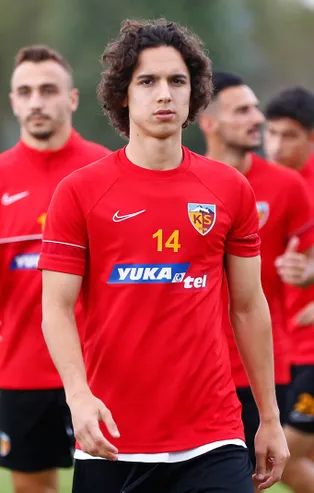 Barcelona transfer etti Kayserispor'da kadroya giremiyor! 17'lik Emre Demir kulübeye demir attı