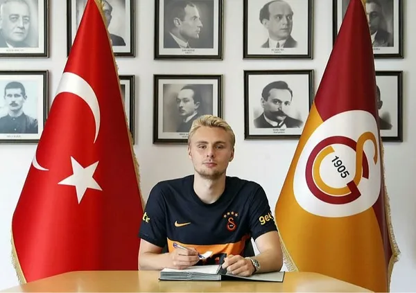 nelsson-koptu-gidiyor-galatasaray-ile-resmi-gorusmeler-basliyor-1659961378046.jpg Nelsson koptu gidiyor! Galatasaray ile resmi görüşmeler başlıyor-3