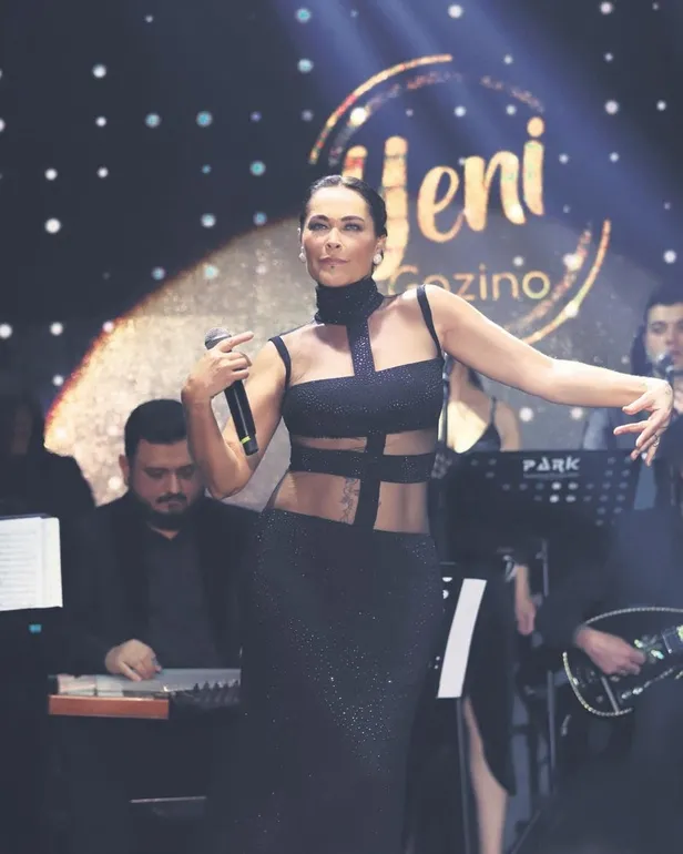 lider-sahinin-sevgilisi-ecem-cirpan-kayinvalidesi-didem-sahin-ile-mutluluk-pozlari-verdi-1648410230759.jpeg Lider Şahin'in sevgilisi Ecem Çırpan kayınvalidesi Didem Şahin ile mutluluk pozları verdi-5