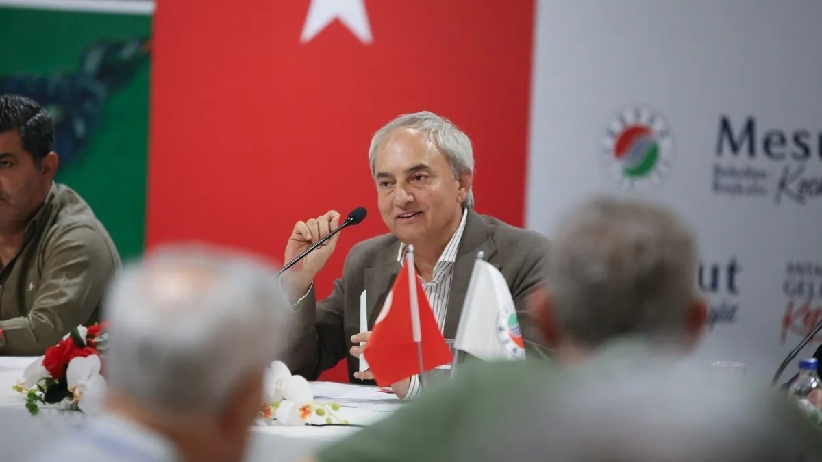 Özgür Özel’in yeni parti hamlesine Kepez’den ret... Kocagöz kapıları kapattı: “Milletin derdi CHP’nin koltuğu değil”