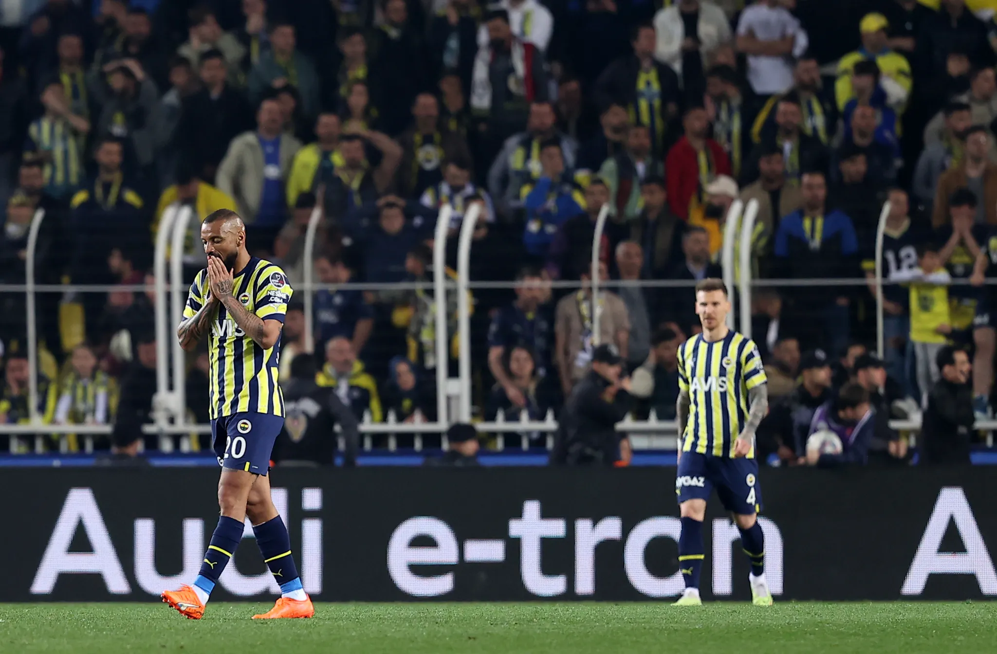 Fenerbahçe'den taraftarı kızdıracak hamle! Galatasaray'ın eski yıldızı geliyor - 8