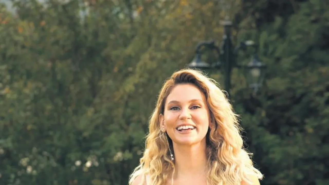 Gizemli çift gecelerde! Farah Zeynep Abdullah, komedyen sevgilisi ile fena yakalandı