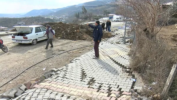 fay-hatti-uzerine-kurulu-olan-koy-yok-oldu-200-evden-10u-ayakta-1676964982167.jpg Fay hattı üzerine kurulu olan köy yerle bir oldu! 200 evden sadece 10'u ayakta-6