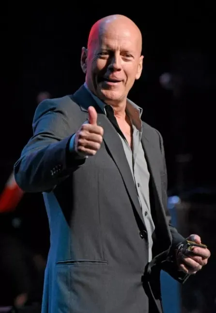 Bruce Willis hastalığı nedeniyle ne var ne yok elden çıkarttı! Mülkleri zararına satan Bruce Willis'e en büyük destek bakın kimden!-3