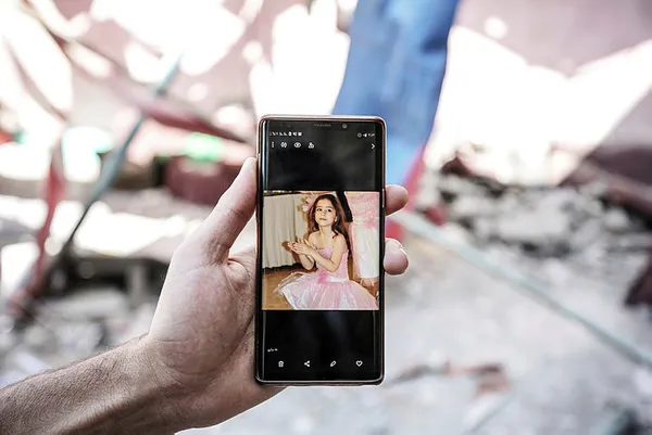 Katil İsrail'in katliamında şehit olan 11 yaşındaki kızın son resmi: Türk bayrağı!-2