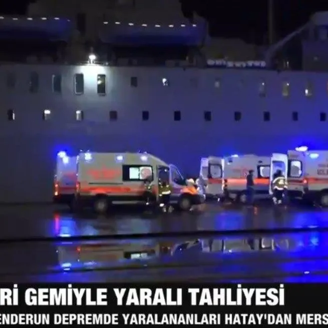 TCG İskenderun gemisi görev başında: 98 yaralıyı Hataydan Mersine taşıdı