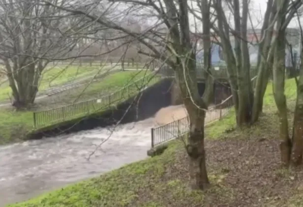 SON DAKİKA: İngiltere'de Christoph Fırtınası alarmı: 2 bin ev tahliye edildi-3