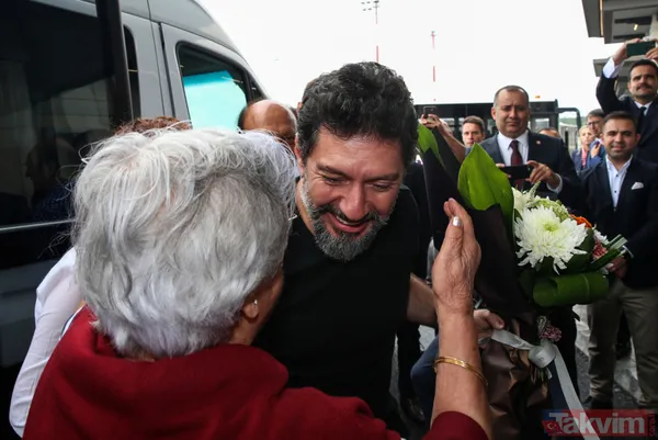 Aylar sonra Türkiye'ye dönen Hakan Atilla'nın karşılanmasında duygu dolu anlar yaşandı - 15