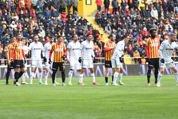 konyaspor-kayserispor-karsisinda-gol-duellosunu-kazandi-1647176074089.jpg