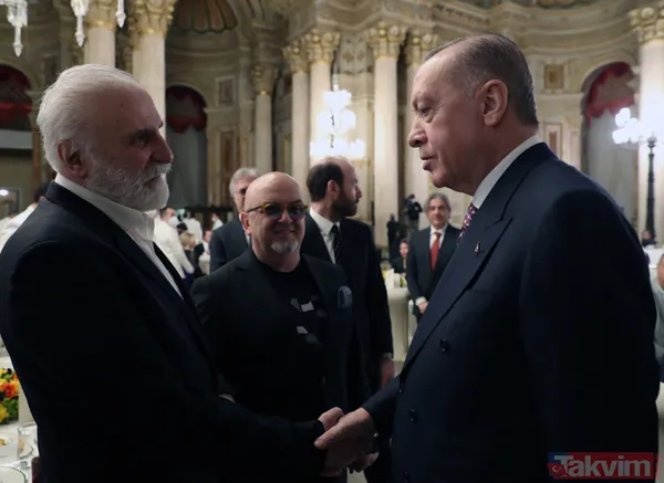 Hakan Ural Dolmabahçe Sarayı’nda gerçekleşen iftardan Başkan Recep Tayyip Erdoğan ile fotoğrafını paylaştı: "Sevmek ayıp mı yahu" - 32