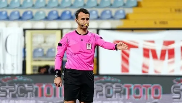 son-dakika-galatasaray-trabzonspor-derbisini-yonetecek-hakem-belli-oldu-1642764116906.jpg Son dakika: Süper Lig'de 23'üncü haftanın hakemleri belli oldu-2