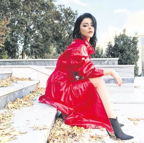 Merve Boluğur reklam içerikli paylaşımlarla cebini dolduruyor-2