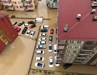 Son dakika haberi: Rize ve Artvin sele teslim oldu! Çok sayıda araç suya sürüklendi ev ve iş yerlerini su bastı
